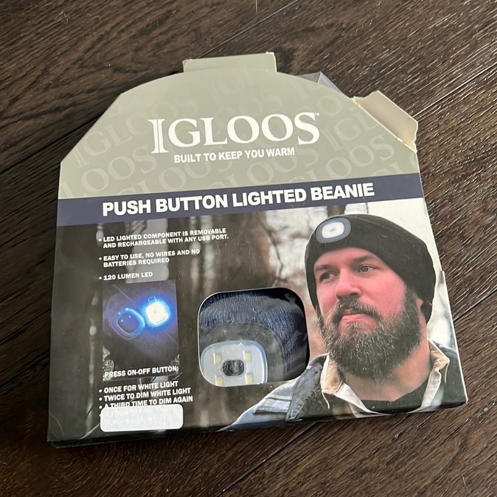 Igloos Push Button Lighted Beanie